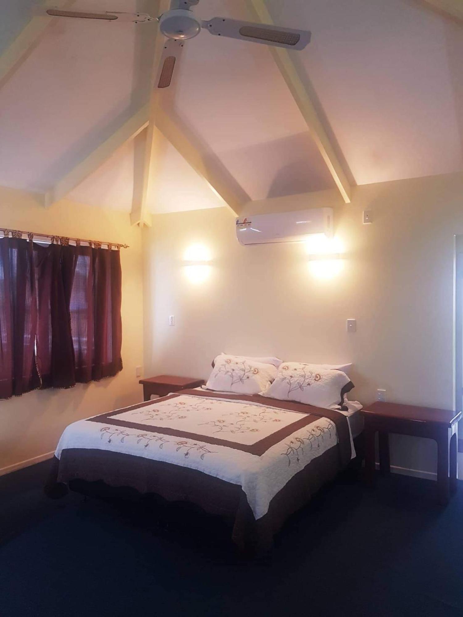Le Uaina Beach Resort Faleapuna Eksteriør billede