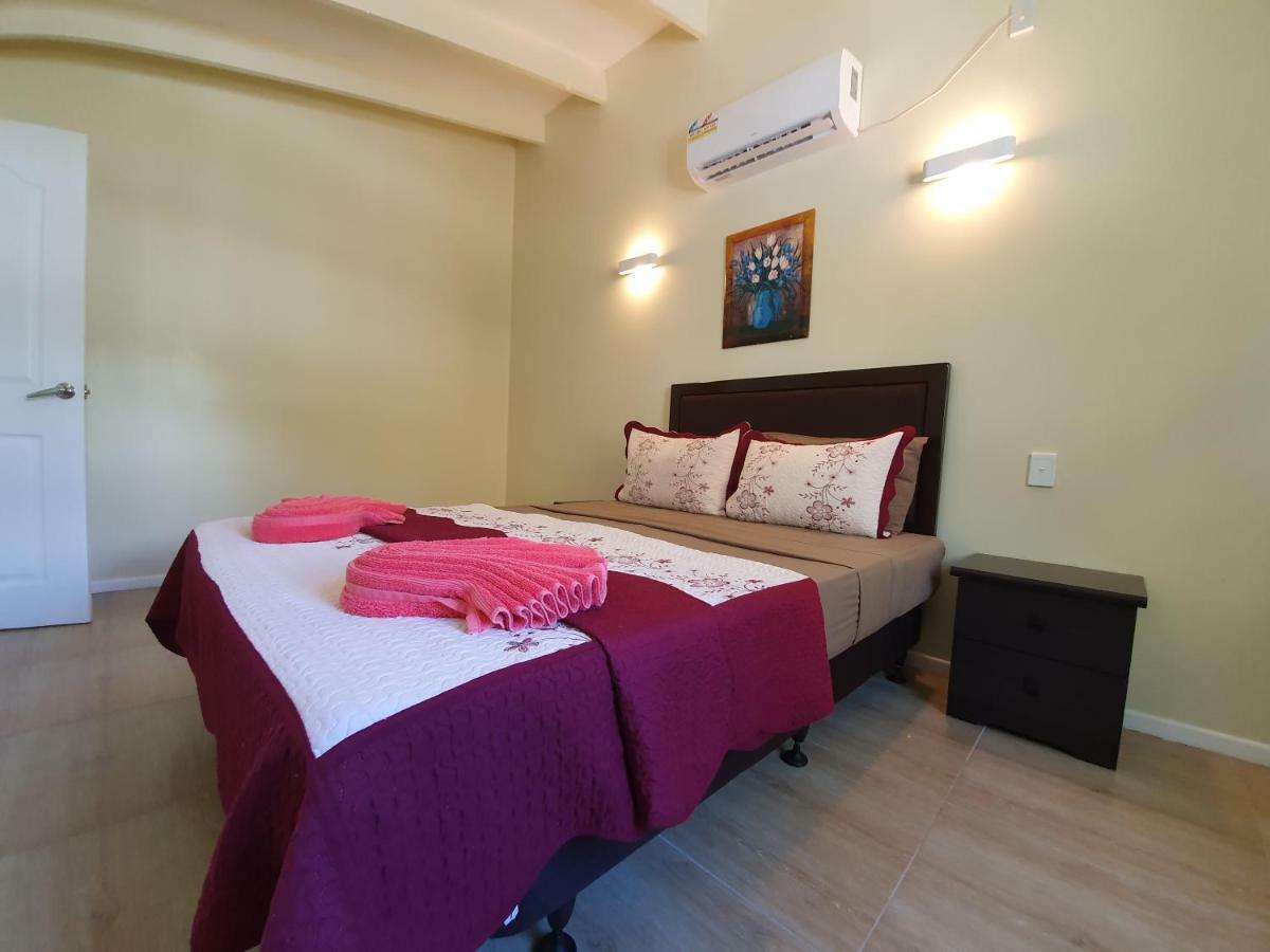 Le Uaina Beach Resort Faleapuna Eksteriør billede